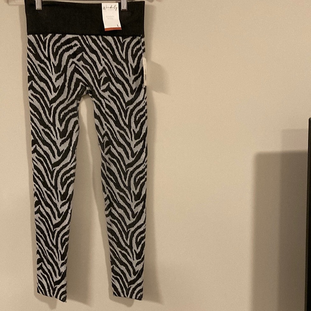 These zebra print size L brand new fleet leggings are perfect for yoga!